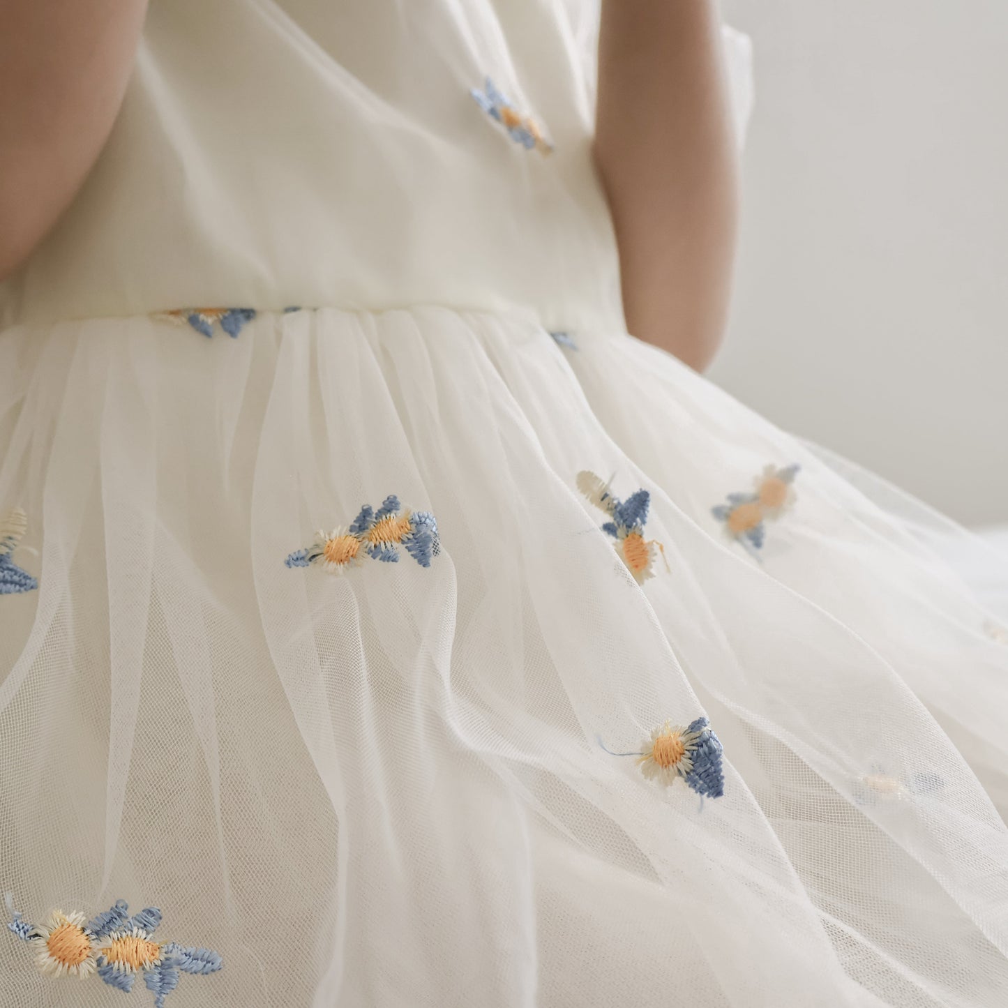 イエロー刺繍お花チュールドレス