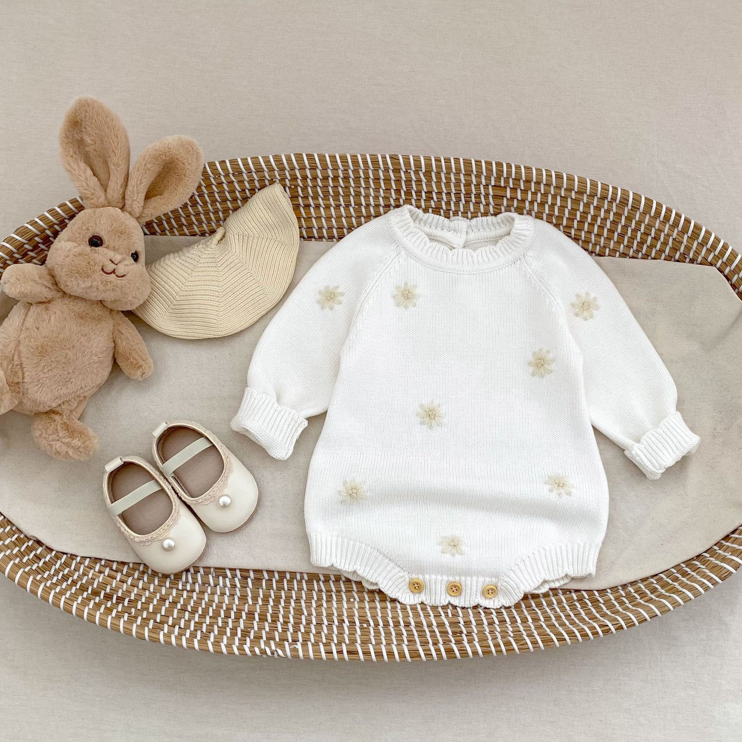 デイジー刺繍ニットロンパース