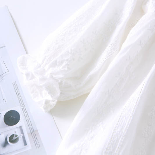 ホワイト刺繍長袖ワンピース