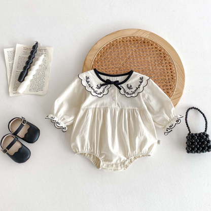 🅽🅴🆆 クラシカル刺繍ベビーロンパース