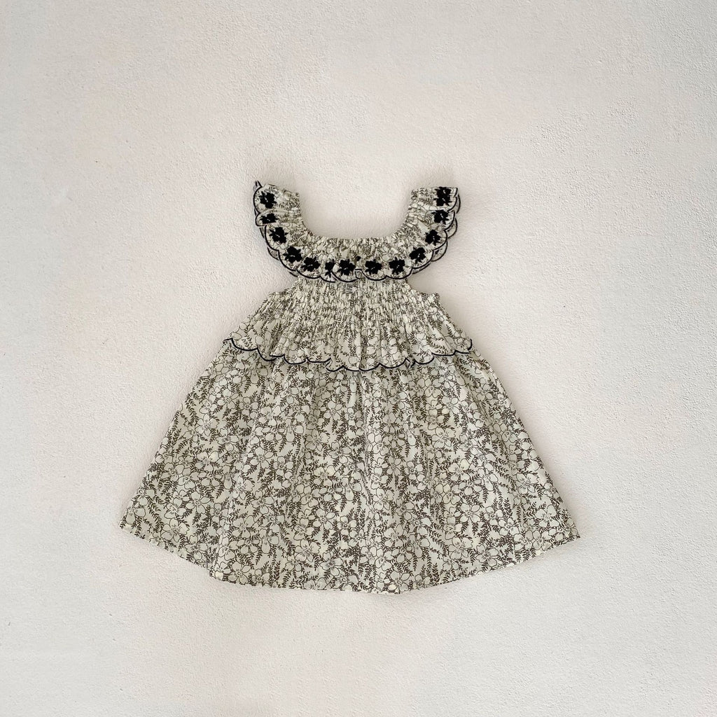 モノトーンフラワーフリル刺繍ワンピース