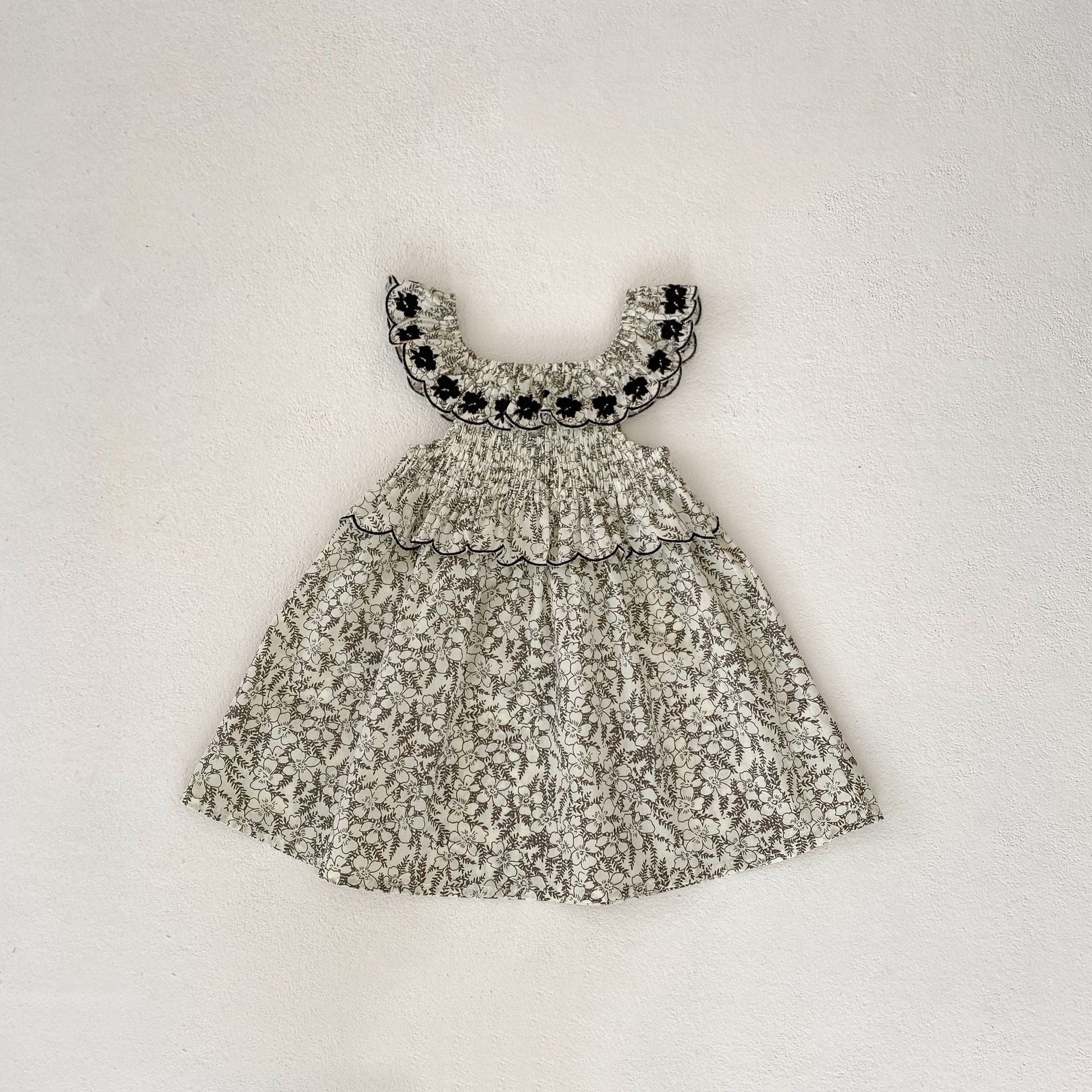 モノトーンフラワーフリル刺繍ワンピース
