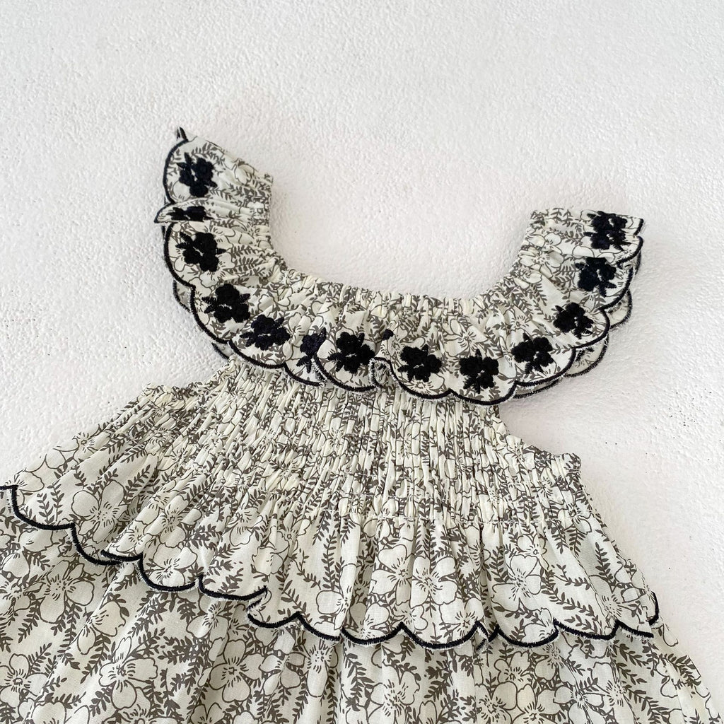 モノトーンフラワーフリル刺繍ワンピース