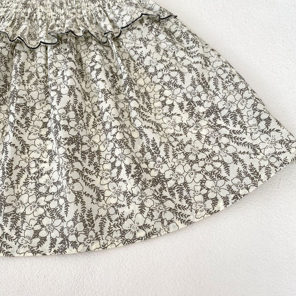 モノトーンフラワーフリル刺繍ワンピース