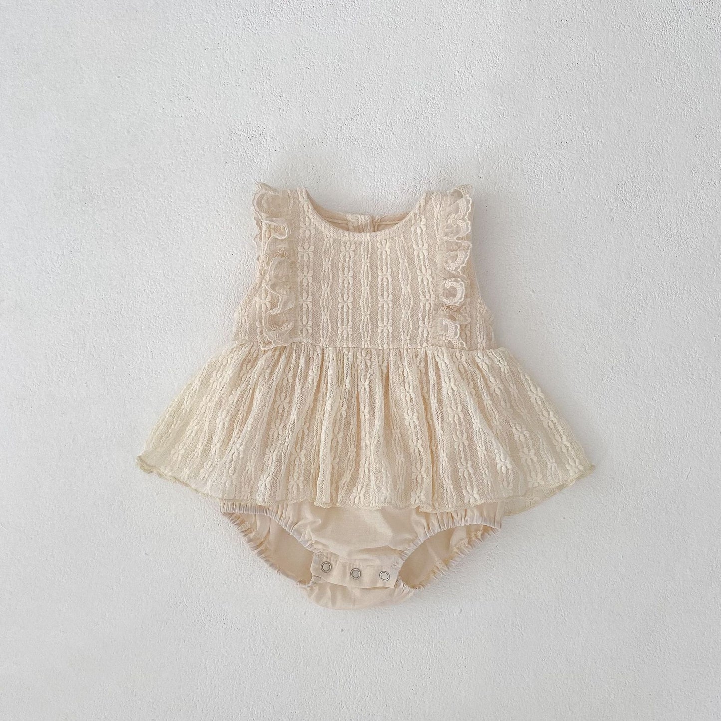 ナチュラル刺繍フリルサマーロンパース