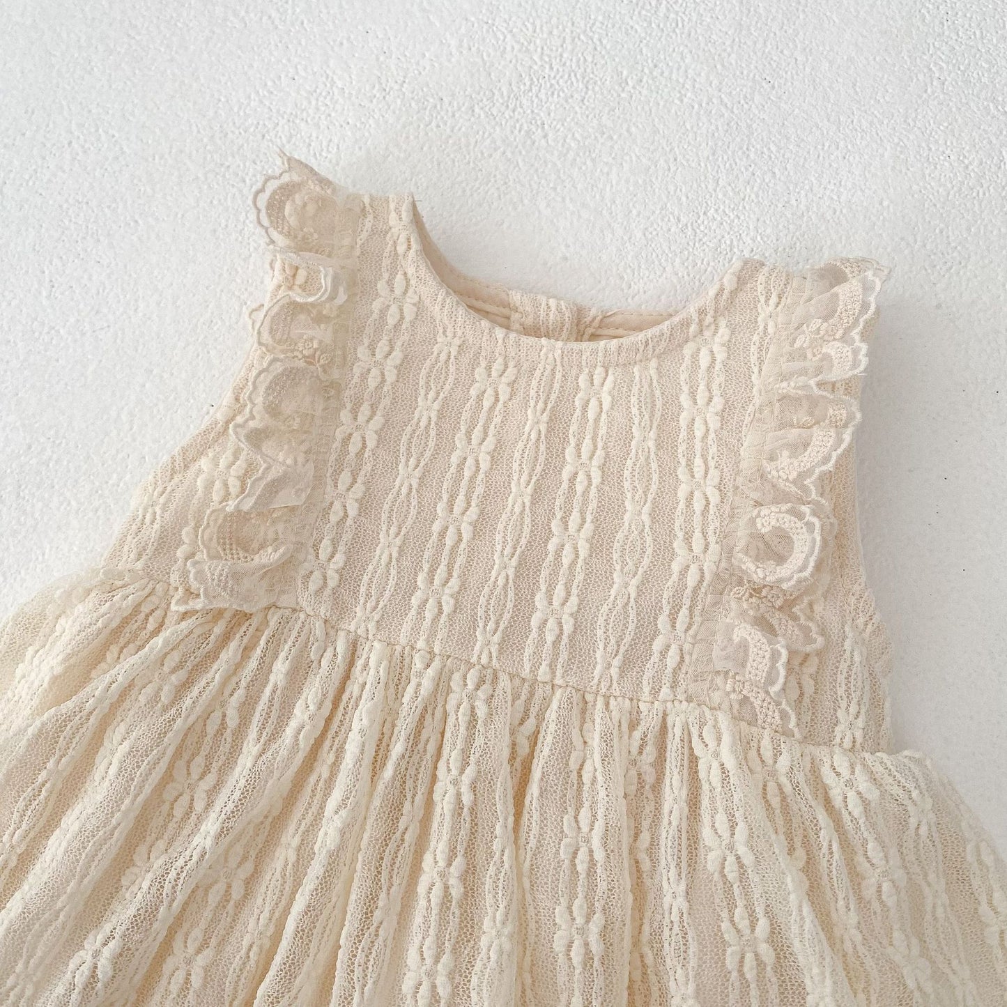 ナチュラル刺繍フリルサマーロンパース