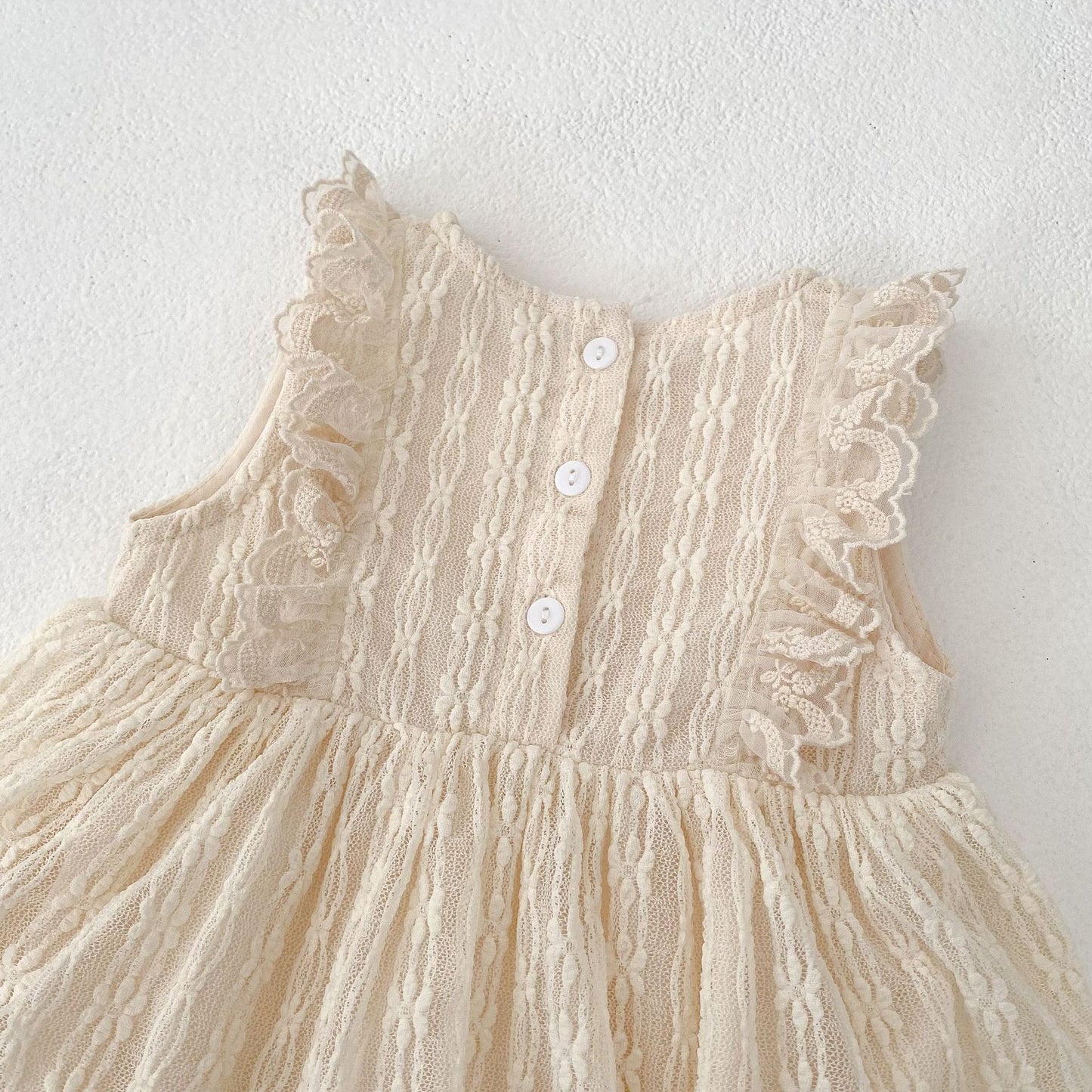 ナチュラル刺繍フリルサマーロンパース