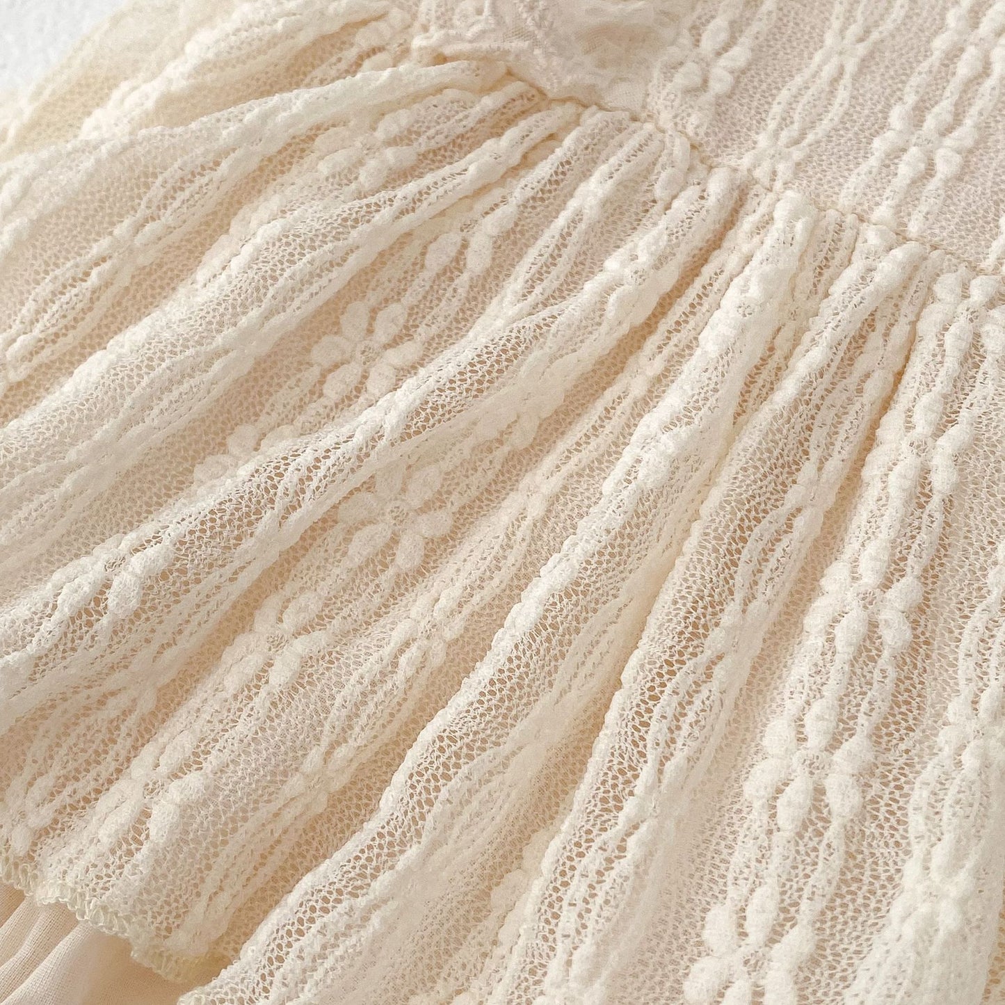 ナチュラル刺繍フリルサマーロンパース