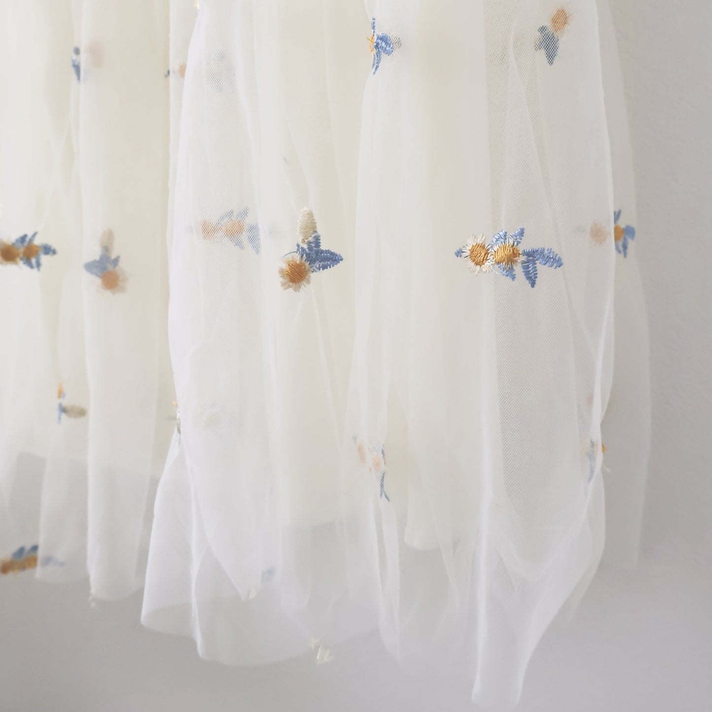 イエロー刺繍お花チュールドレス