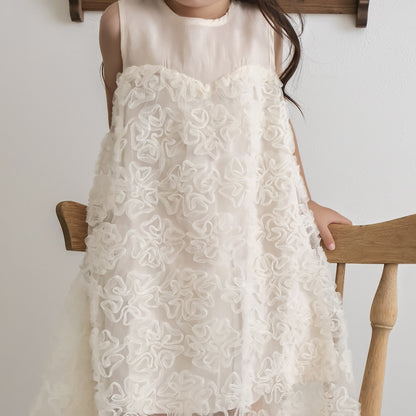 ふわふわフラワーチュールドレス