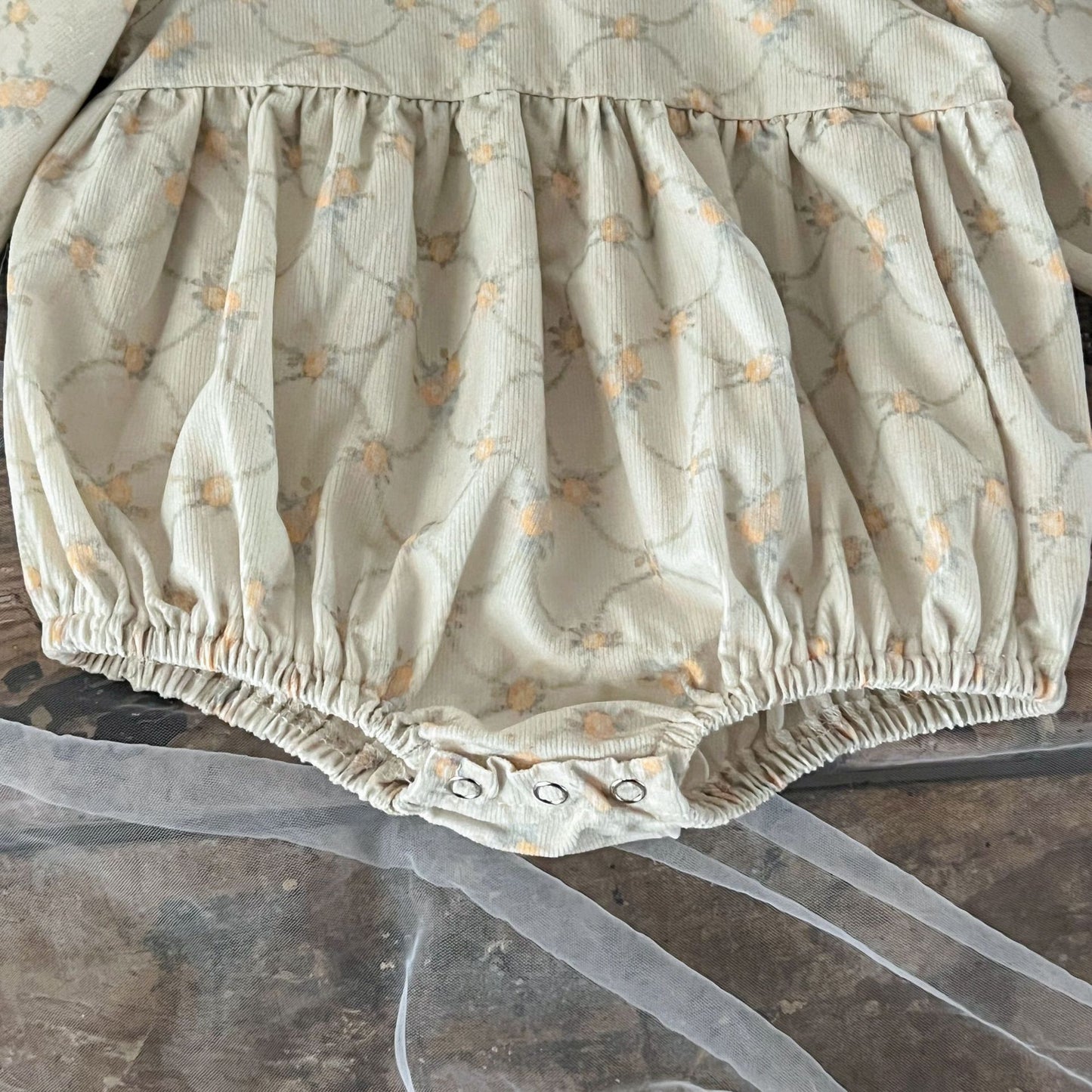 ヨーロピアン柄ロンパース