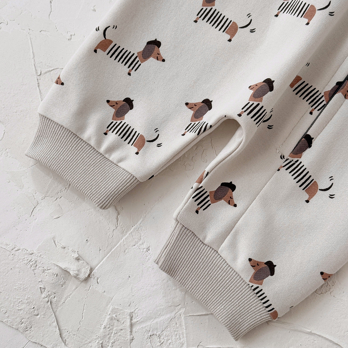 フレンチドッグロンパース