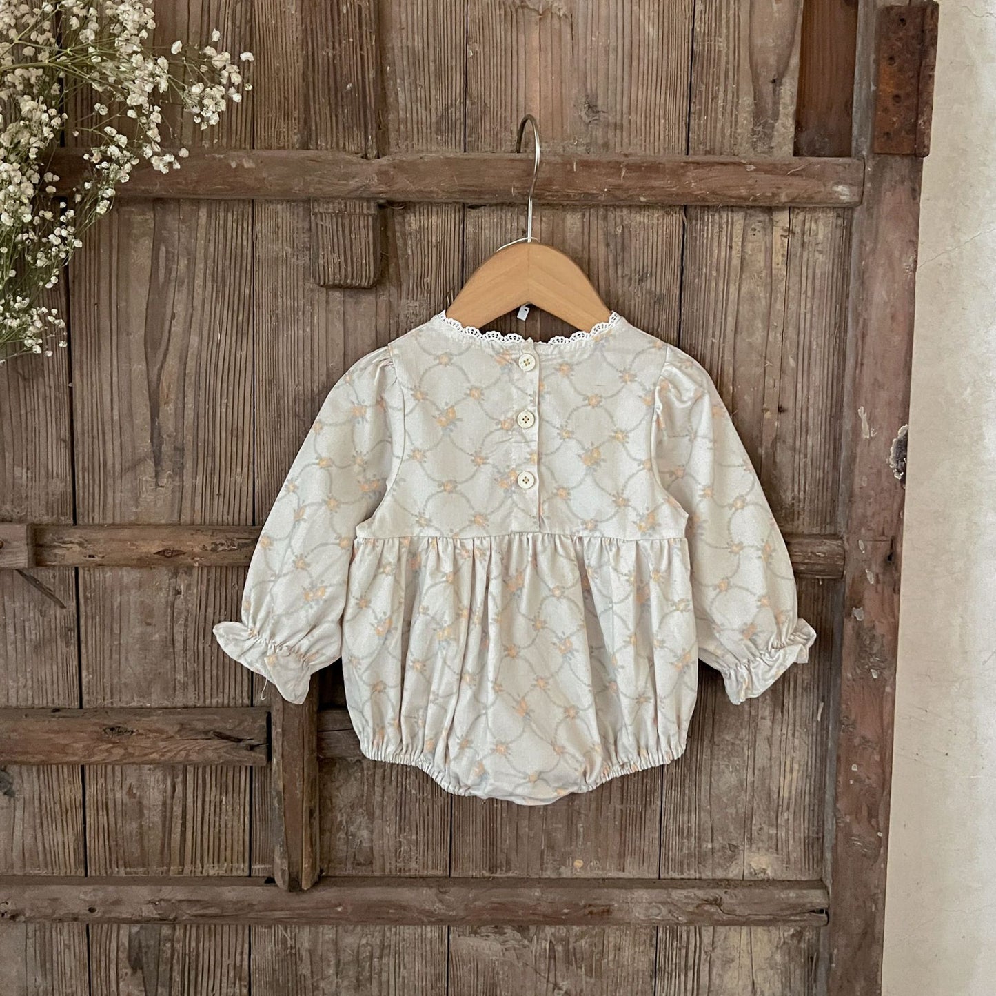 ヨーロピアン柄ロンパース