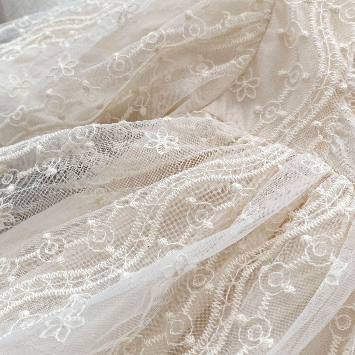 ベビーガールデザイン刺繍ロンパース