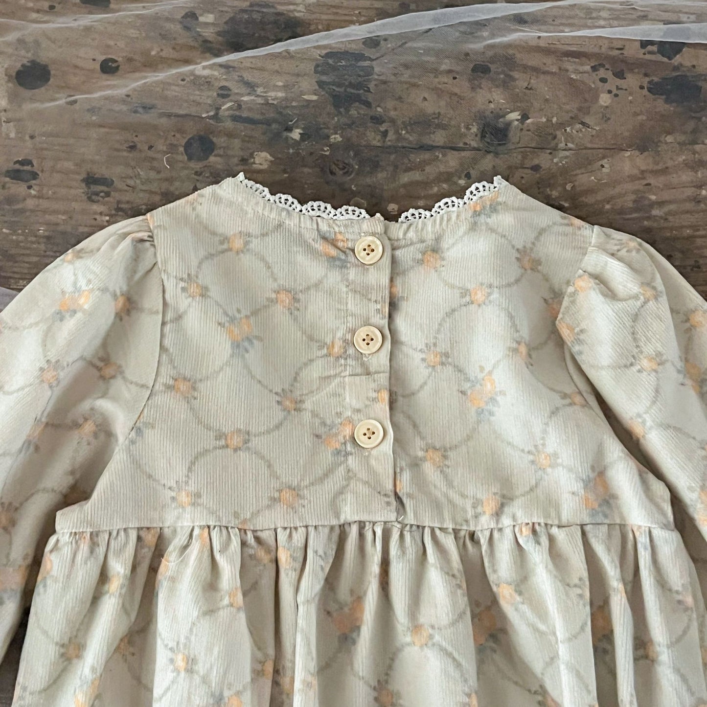 ヨーロピアン柄ロンパース