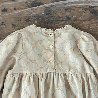 ヨーロピアン柄ロンパース