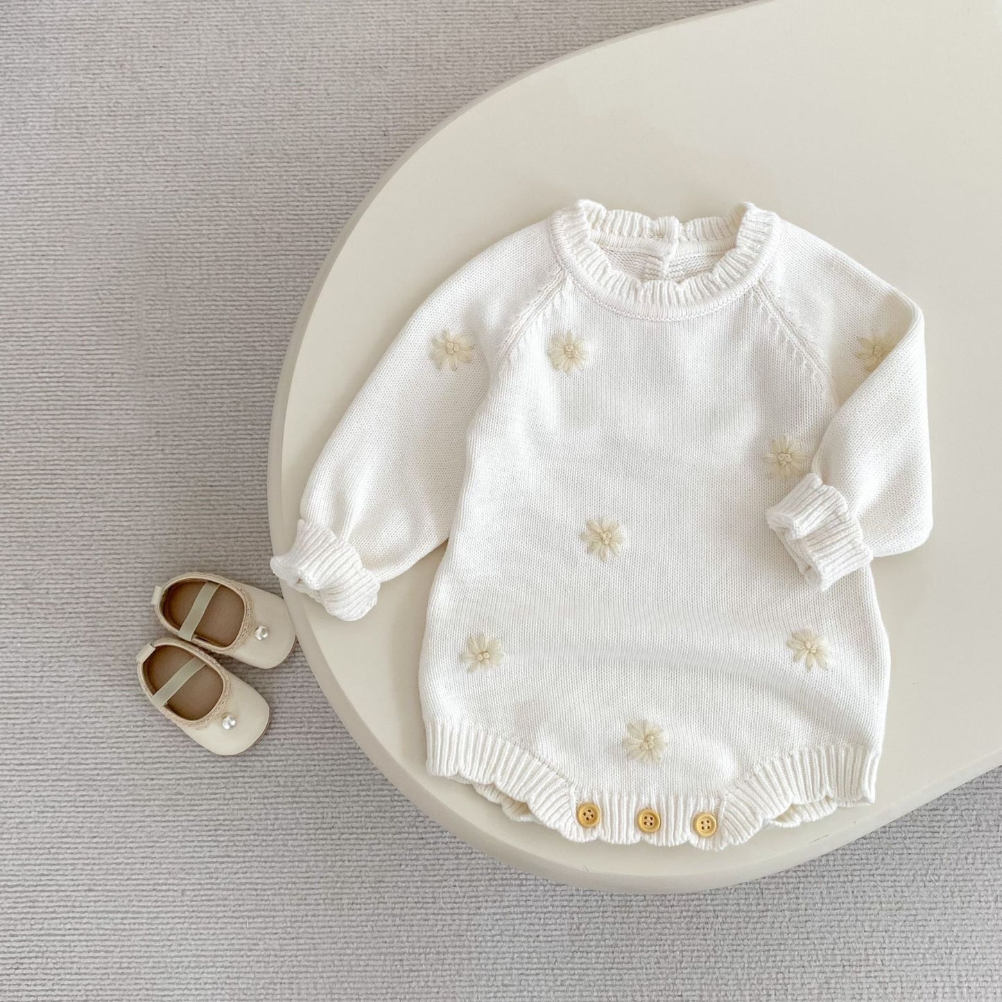 デイジー刺繍ニットロンパース
