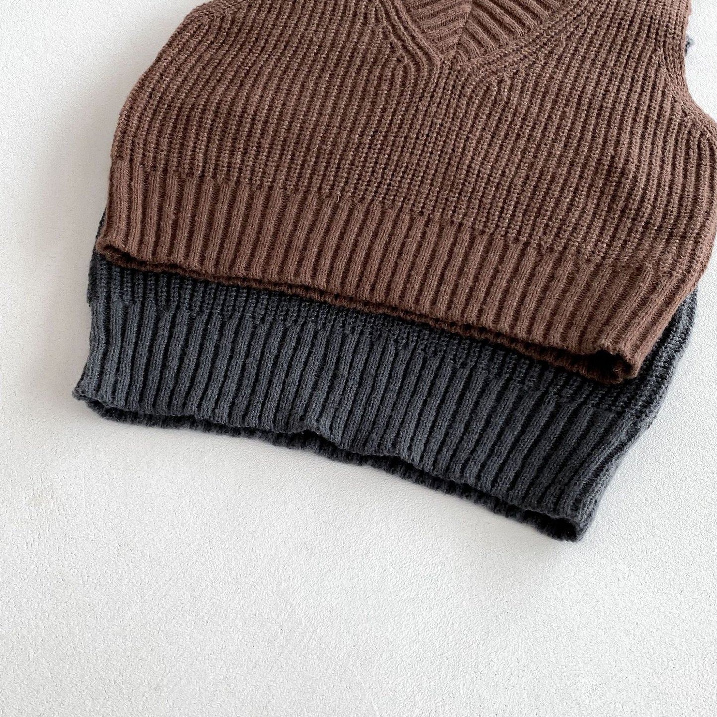 [2color / 80-130] Vネックレトロベストニット