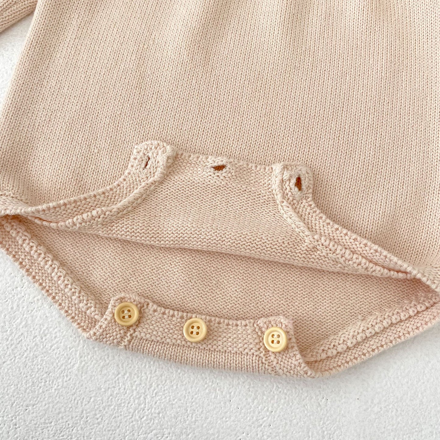 パステルピンクフリルニットロンパース