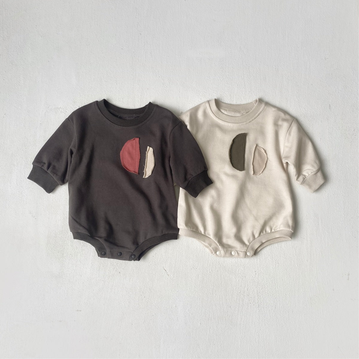 🅽🅴🆆 [2color / 66-90] こっくりパッチワークスウェットロンパース