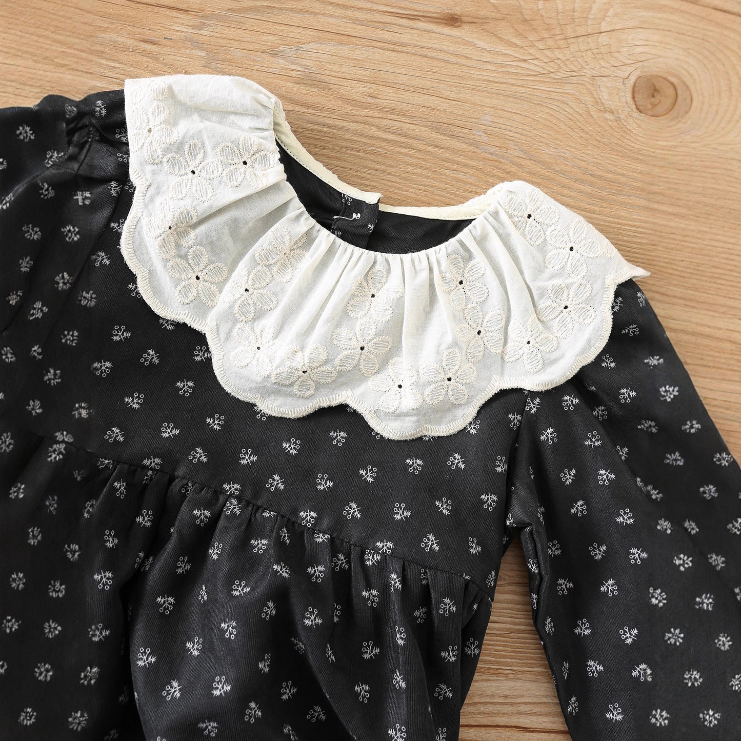 🅽🅴🆆 モノトーン小花柄ワンピース