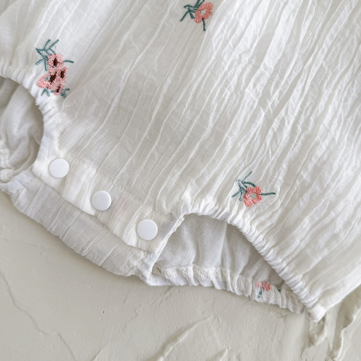 くしゅくしゅお花刺繍ロンパース