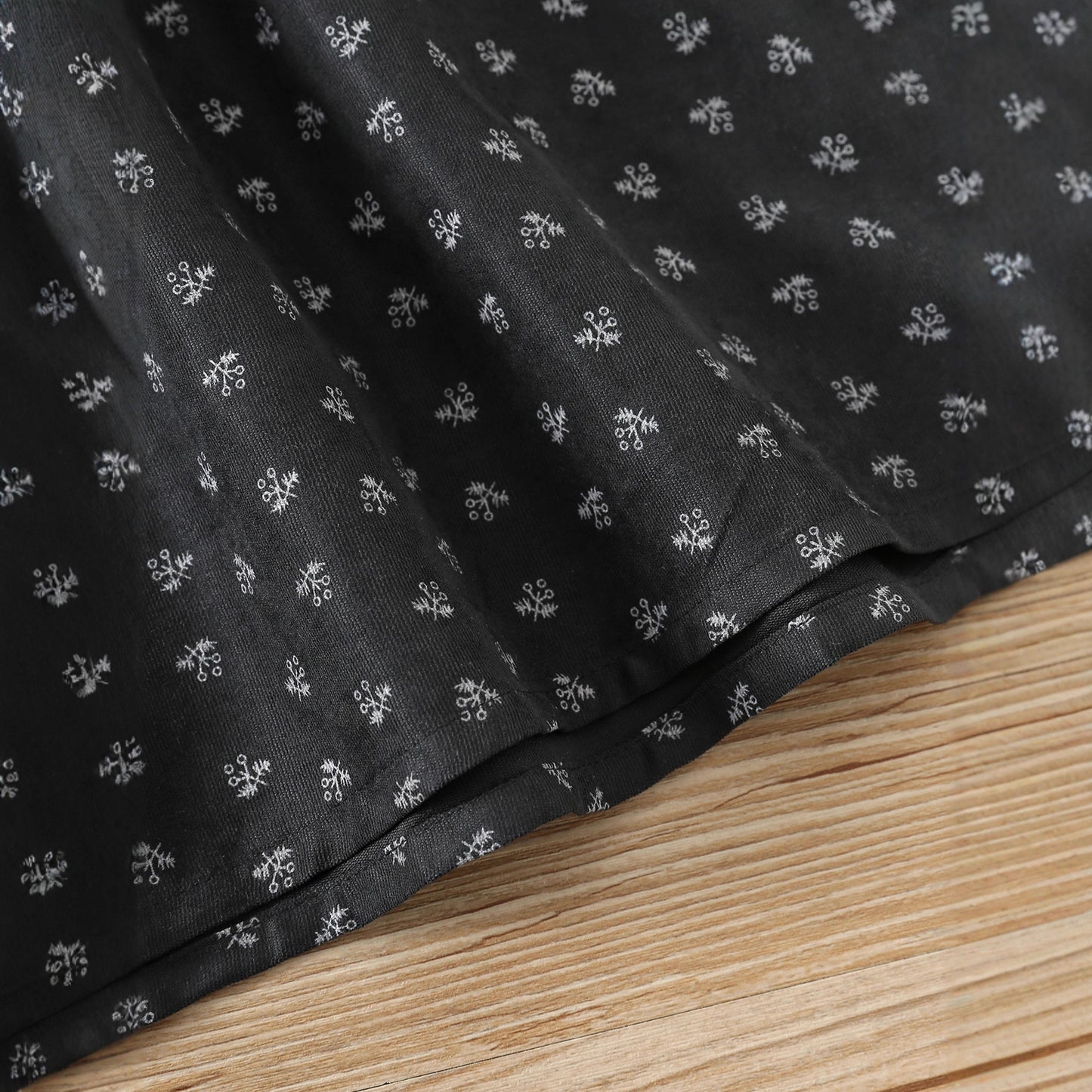 🅽🅴🆆 モノトーン小花柄ワンピース