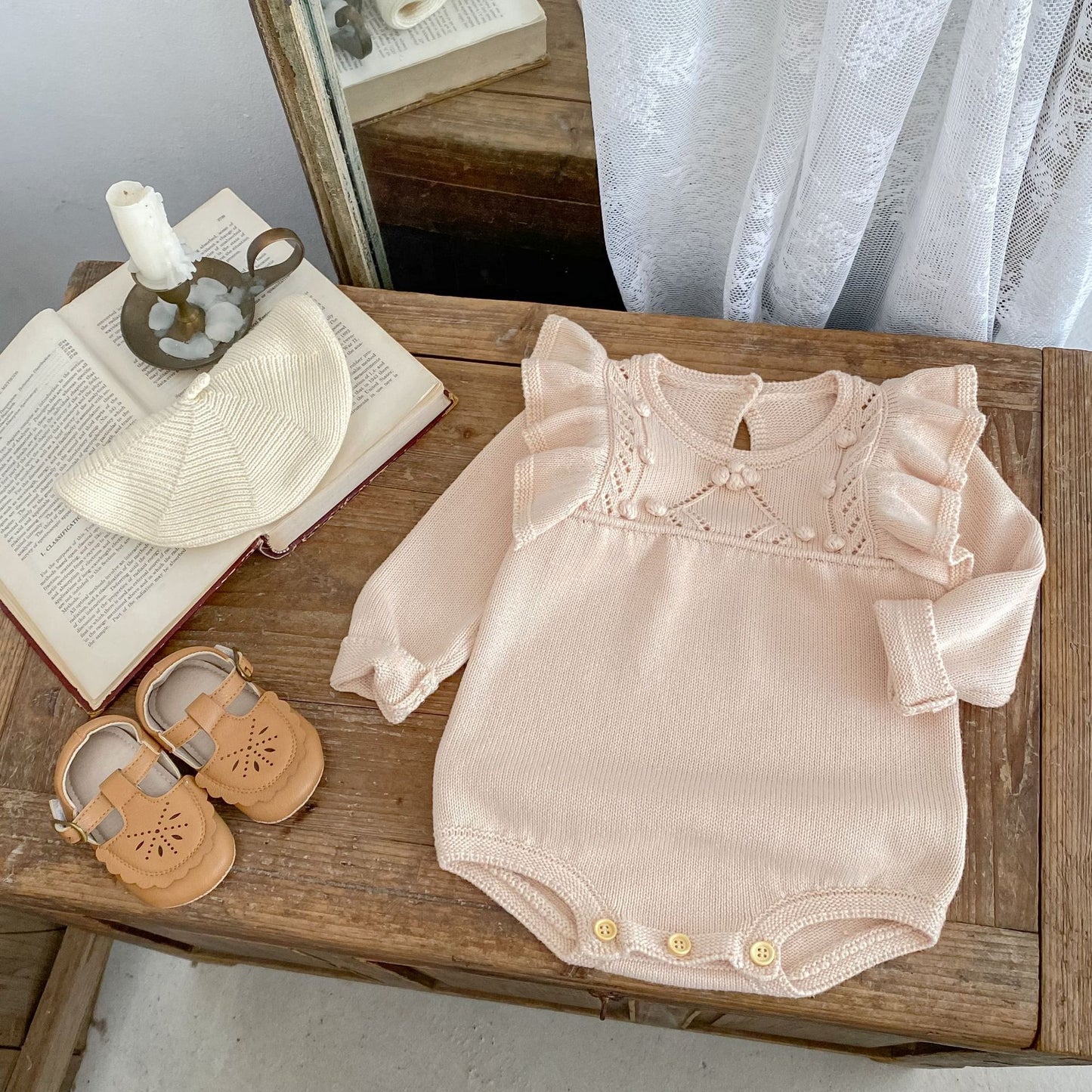 パステルピンクフリルニットロンパース