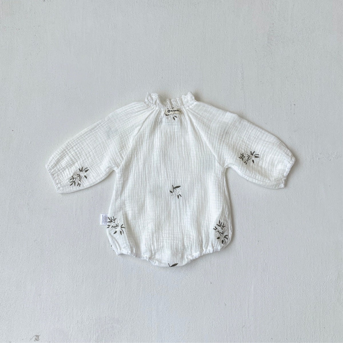 ホワイトフラワー刺繍ロンパース