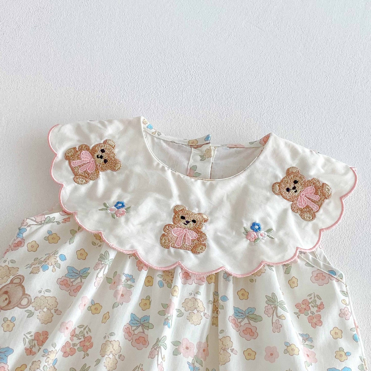 🅽🅴🆆 [66-90] ベア刺繍フリルカラーロンパース