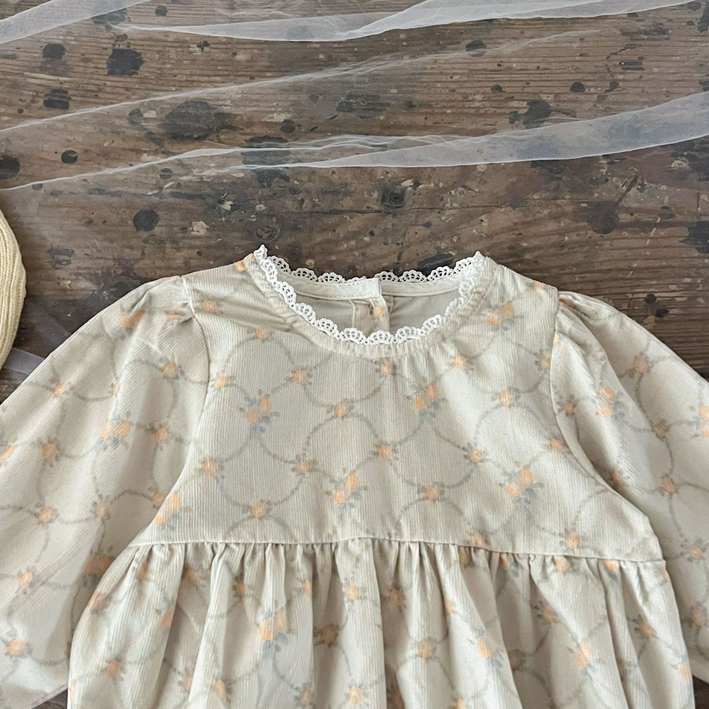 ヨーロピアン柄ロンパース