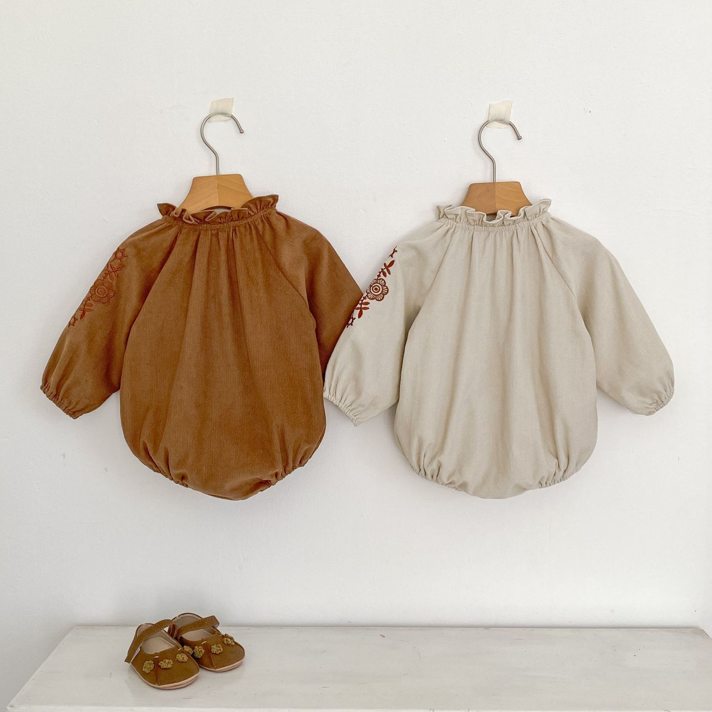 カントリースリーブ刺繍ロンパース(2color)