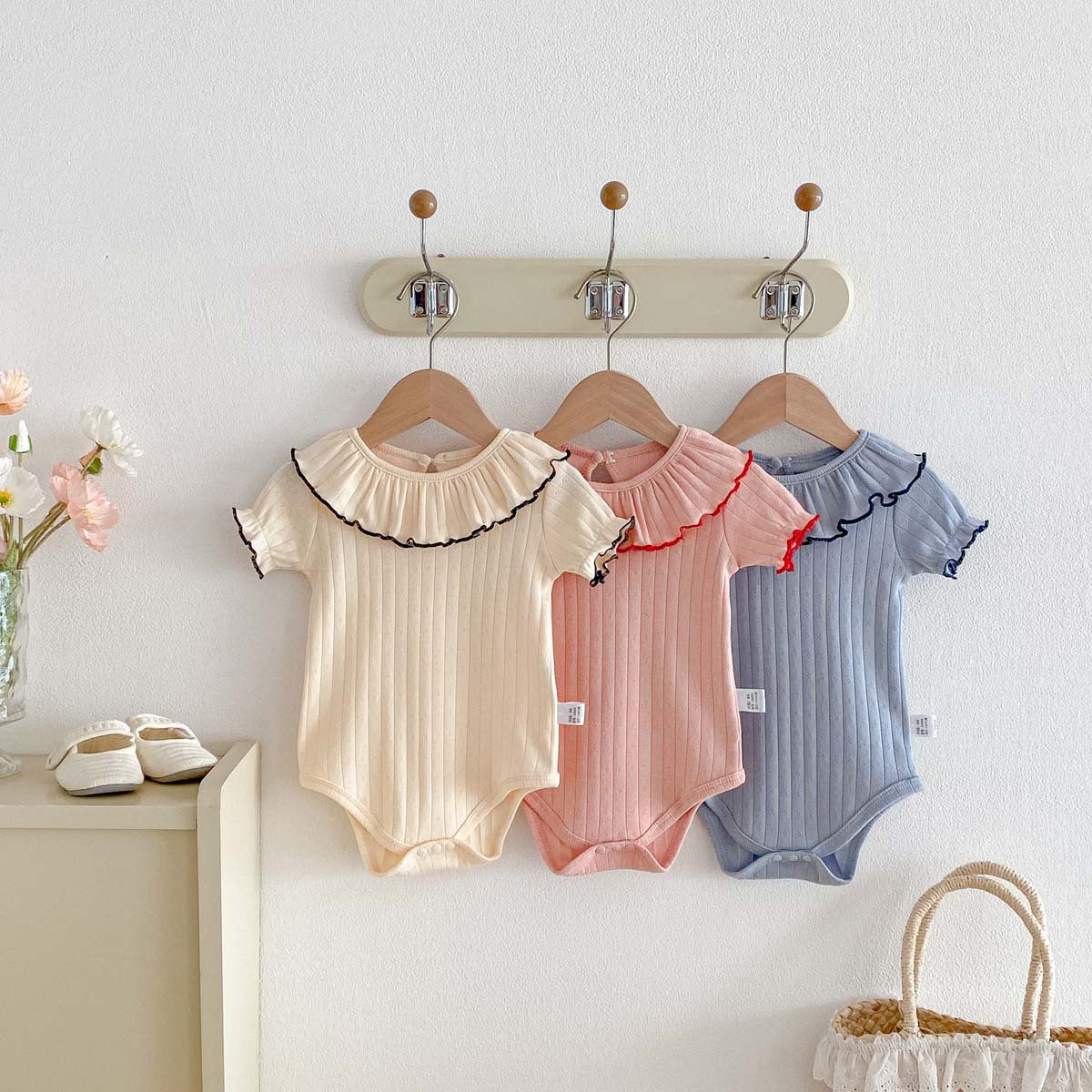 🅽🅴🆆 [3color / 66-90] ラインフリルカラーロンパース