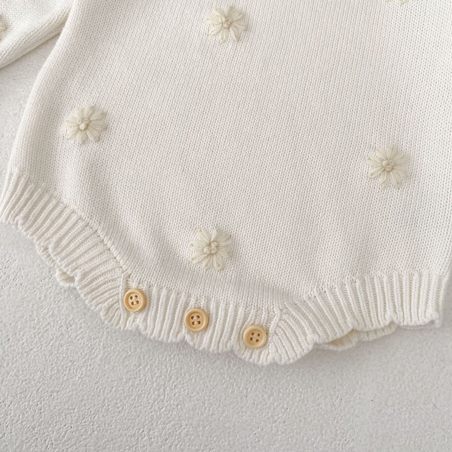 デイジー刺繍ニットロンパース