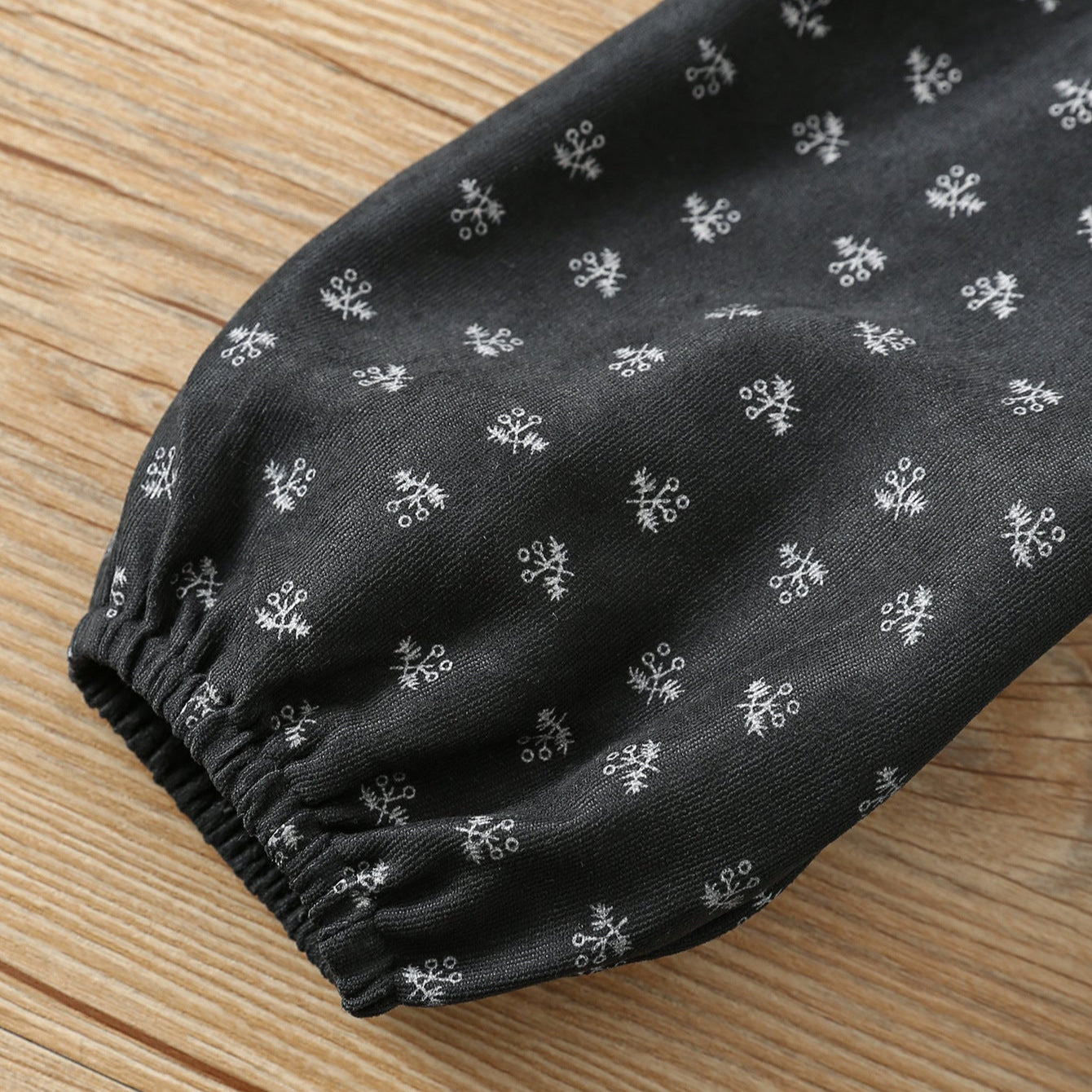 🅽🅴🆆 モノトーン小花柄ワンピース