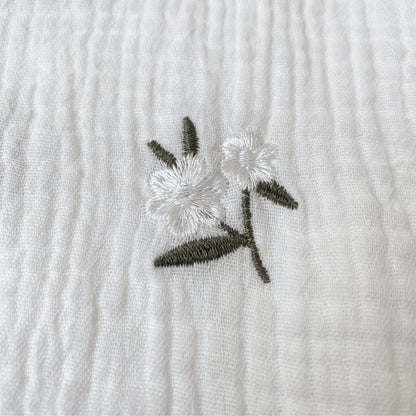 ホワイトフラワー刺繍ロンパース