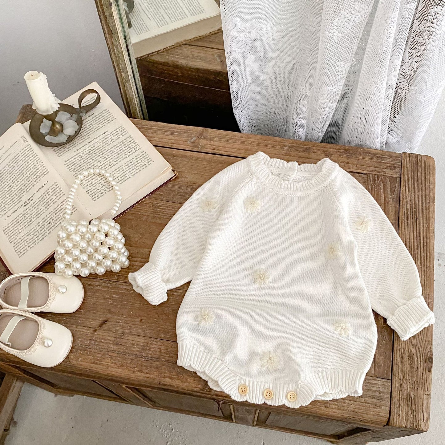 デイジー刺繍ニットロンパース