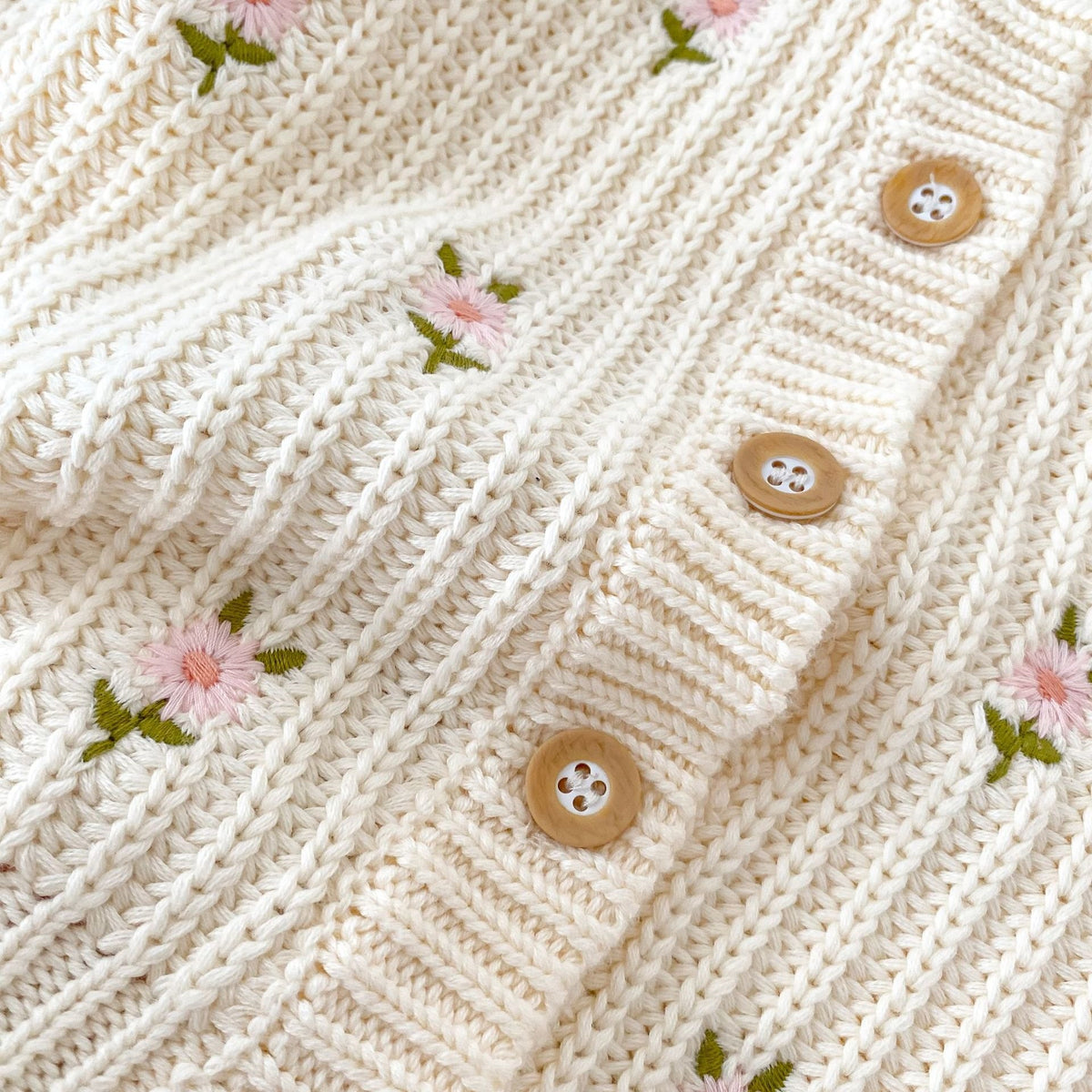 🅽🅴🆆 [73-110] フラワー刺繍ホワイトカーディガン