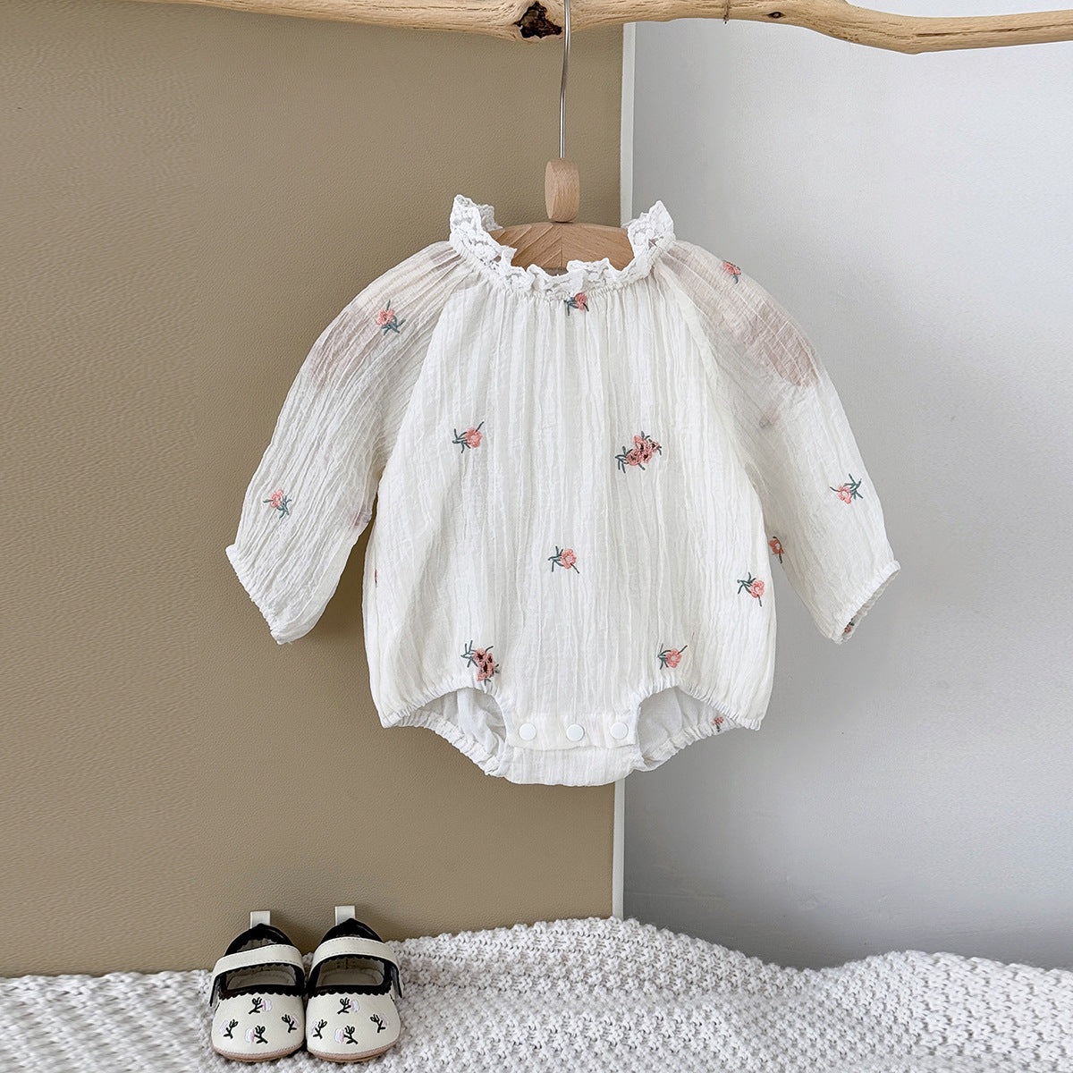 くしゅくしゅお花刺繍ロンパース