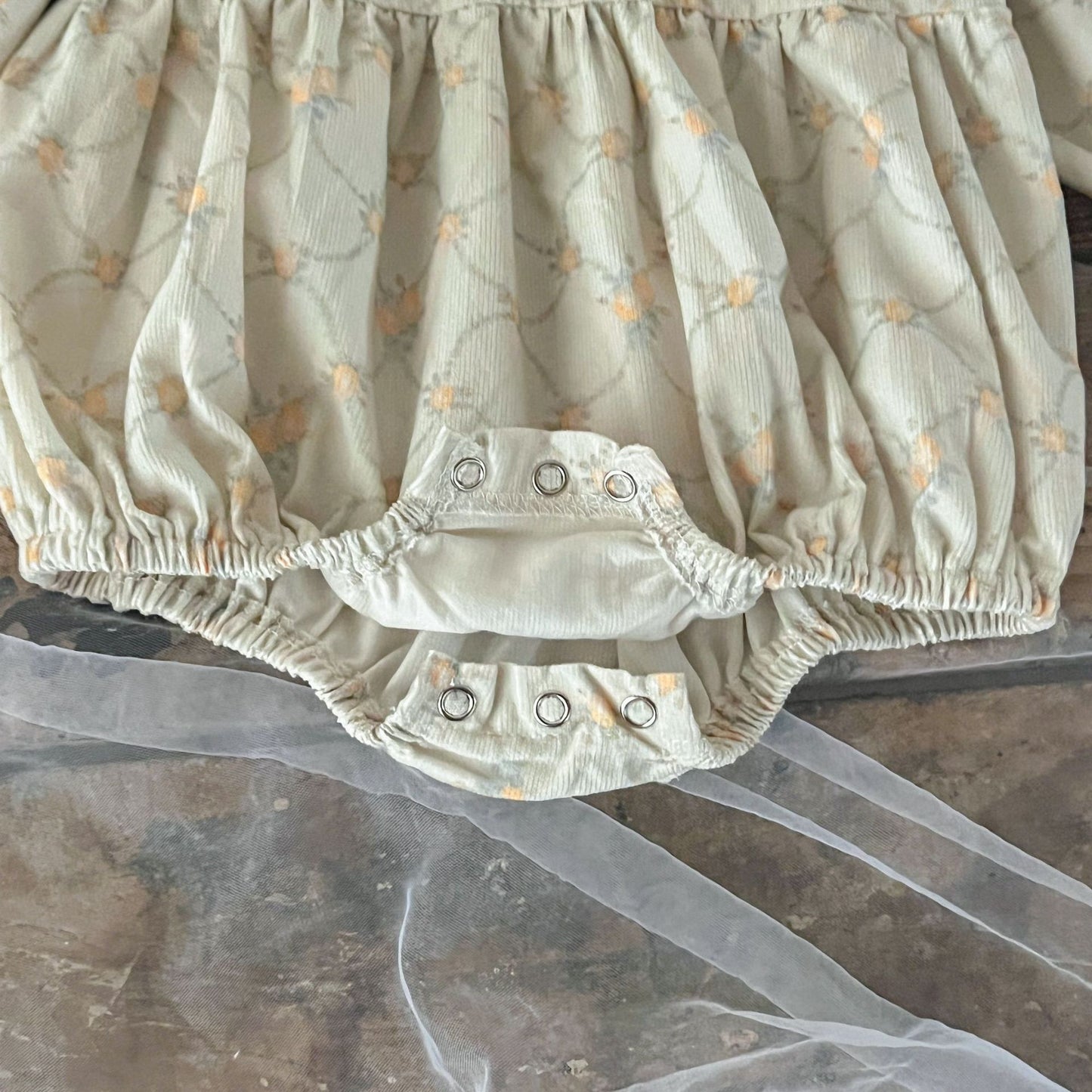 ヨーロピアン柄ロンパース