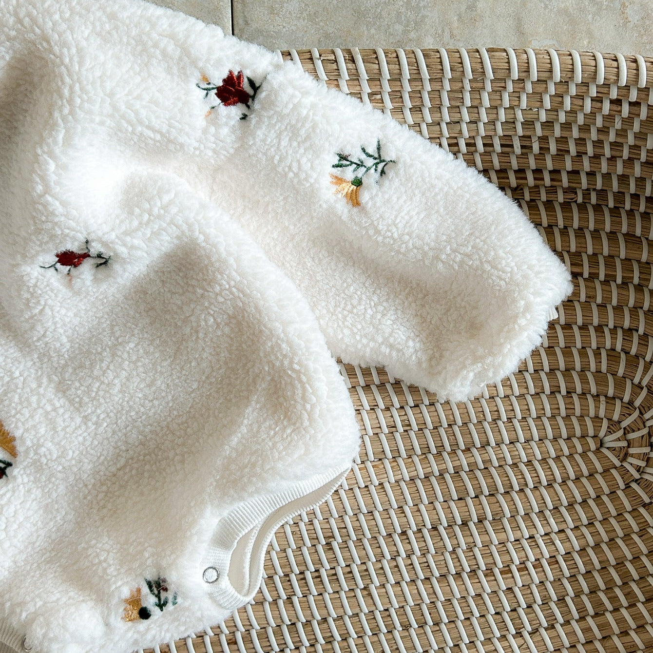 もこもこお花刺繍ロンパース